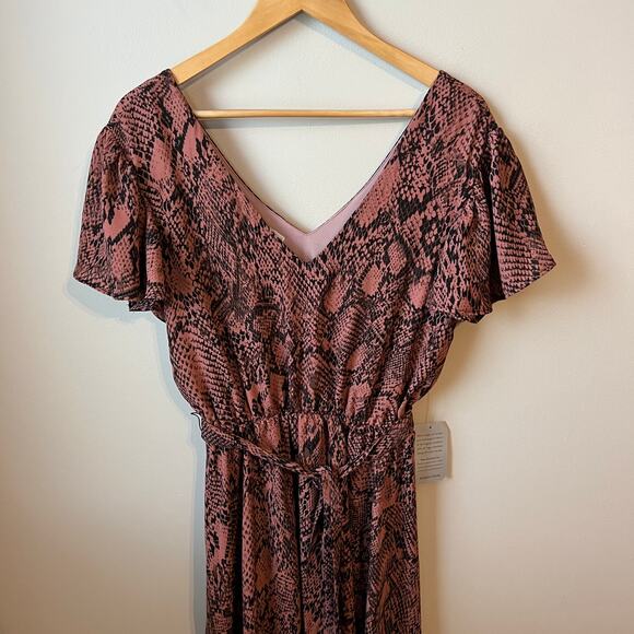The Vanity Room NEW V Neck Hanky Hem Dress in Python Print Size Medium - Picture 5 of 11